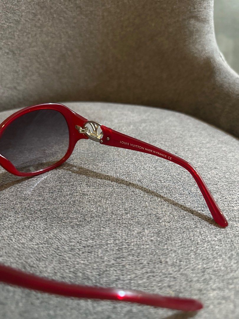 Authentic Louis Vuitton sunglasses (Category: Luxury Accessories) located in Quezon City. Submitted by luxpro.mnl (Listing ID 1412320817, Image 3). Description: Brandnew Authentic from new jersey The Mills at Jersey Gardens 💯ORIGINAL/LEGIT 💯 Moneyback Guarantee.