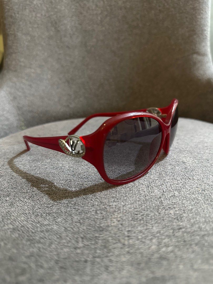 Authentic Louis Vuitton sunglasses (Category: Luxury Accessories) located in Quezon City. Submitted by luxpro.mnl (Listing ID 1412320817, Image 2). Description: Brandnew Authentic from new jersey The Mills at Jersey Gardens 💯ORIGINAL/LEGIT 💯 Moneyback Guarantee.