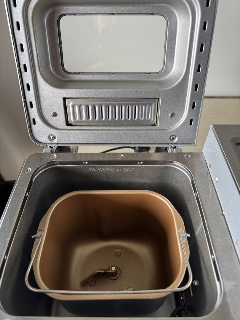 Aztech Bread Maker (Category: Other Kitchen Appliances) located in Singapore. Submitted by Roy5566 (Listing ID 1412242366, Image 2). Description: 🍞 Aztech Bread Maker – Home-Made Bread Made Easy! ✔️ Well-known Aztech brand ✔️ Fully functional, good working condition ✔️ Easy one-touch operation ✔️ Make fresh bread, cake & dough at home ✔️ Compact design – doesn’t take up much space 🧼 Clean and well taken care of 🏠 Great for families, beginners 