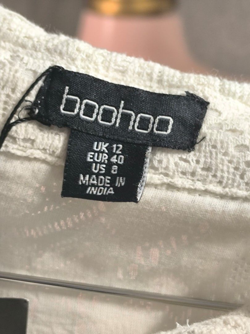Boohoo White Lace Crop Top (Category: Others Tops) located in Marikina City. Submitted by vaughnify (Listing ID 1412302221, Image 3). Description: Boohoo white lace crop top - Collared neckline - Button-down front - Short sleeves - Unique circular lace pattern - Size: oversized to medium frame semi oversized to large frame 📍 Location: Marikina City .