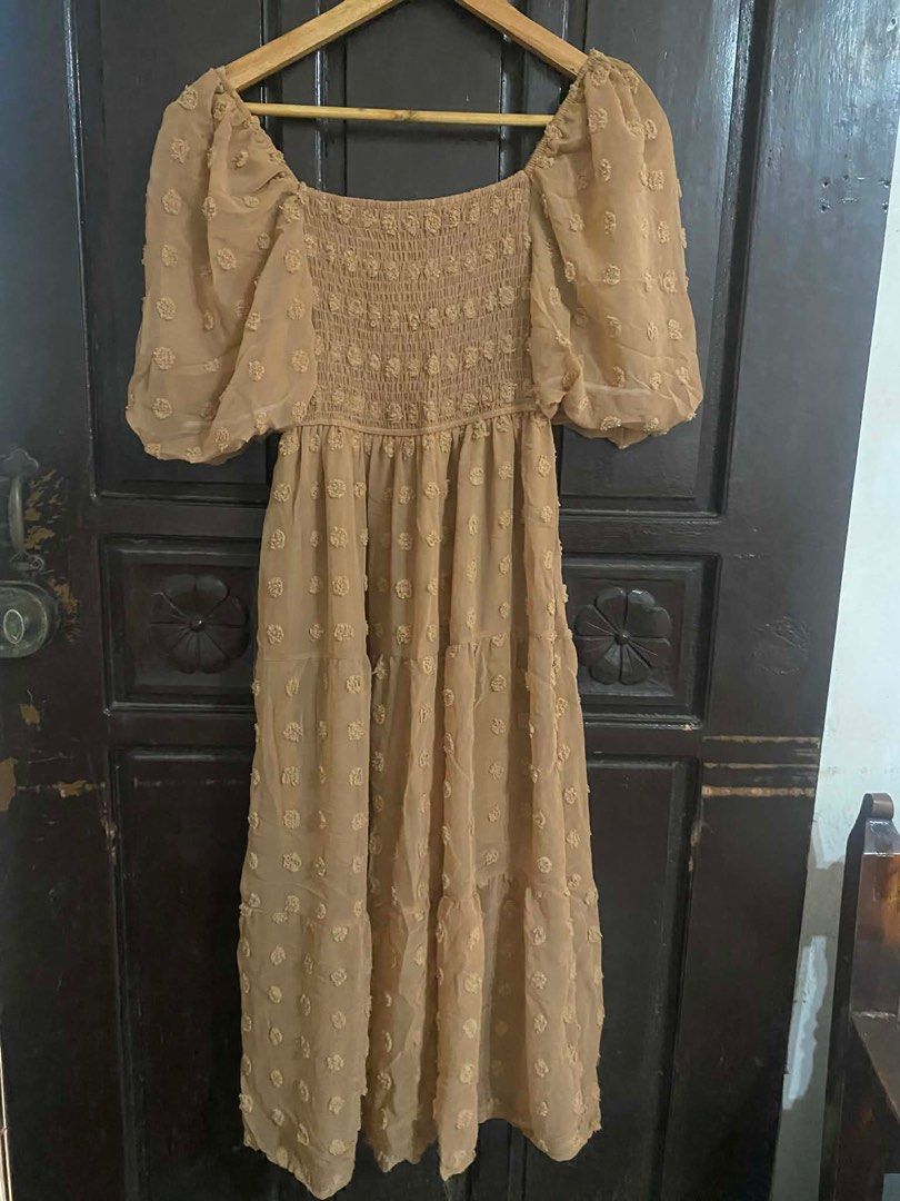 Brown Puff Sleeve Maxi Dress (Category: Dresses) located in Marikina City. Submitted by cathy.14 (Listing ID 1412156507, Image 2). Description: - Brown maxi dress - Square neckline - Puff sleeves - Smocked bodice - Tiered skirt - Textured pattern - Lightweight fabric - Ideal for warm weather.