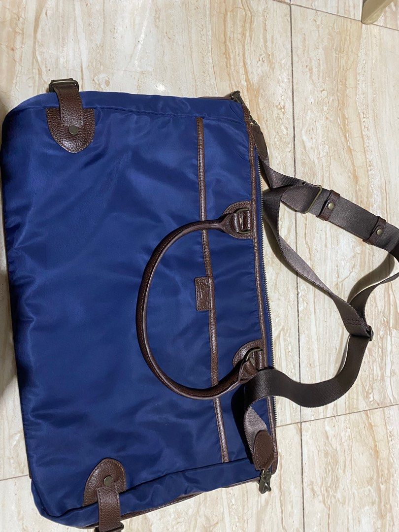 Cambrige Laptop documents office bag (Category: Laptop Bags & Sleeves) located in Rodriguez. Submitted by _denggg (Listing ID 1412301633, Image 1). Description: Cambridge In pristine condition :)) perfect for an office bag for documents and laptop still slightly nego. dm me, so we can negotiate :)) rfs: my mom needs to down size her bag collection na :)) .