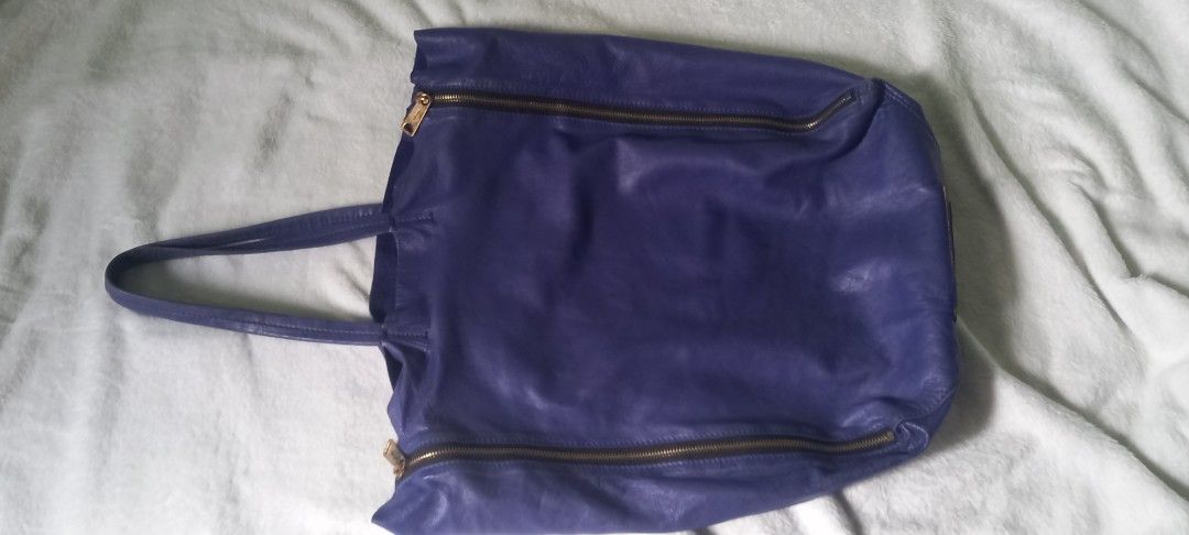 Celine Leather Tote Bag (Category: Luxury Bags & Wallets) located in Quezon City. Submitted by josa.18 (Listing ID 1412166604, Image 2). Description: - Authentic Celine tote bag - Vibrant blue color - Zip closure - Leather handle - Made in Italy - Celine logo on zipper - Spacious interior - Unique design with front and back zippers - with code.