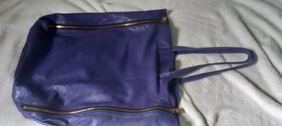 Celine Leather Tote Bag (Category: Luxury Bags & Wallets) located in Quezon City. Submitted by josa.18 (Listing ID 1412166604, Image 1). Description: - Authentic Celine tote bag - Vibrant blue color - Zip closure - Leather handle - Made in Italy - Celine logo on zipper - Spacious interior - Unique design with front and back zippers - with code.