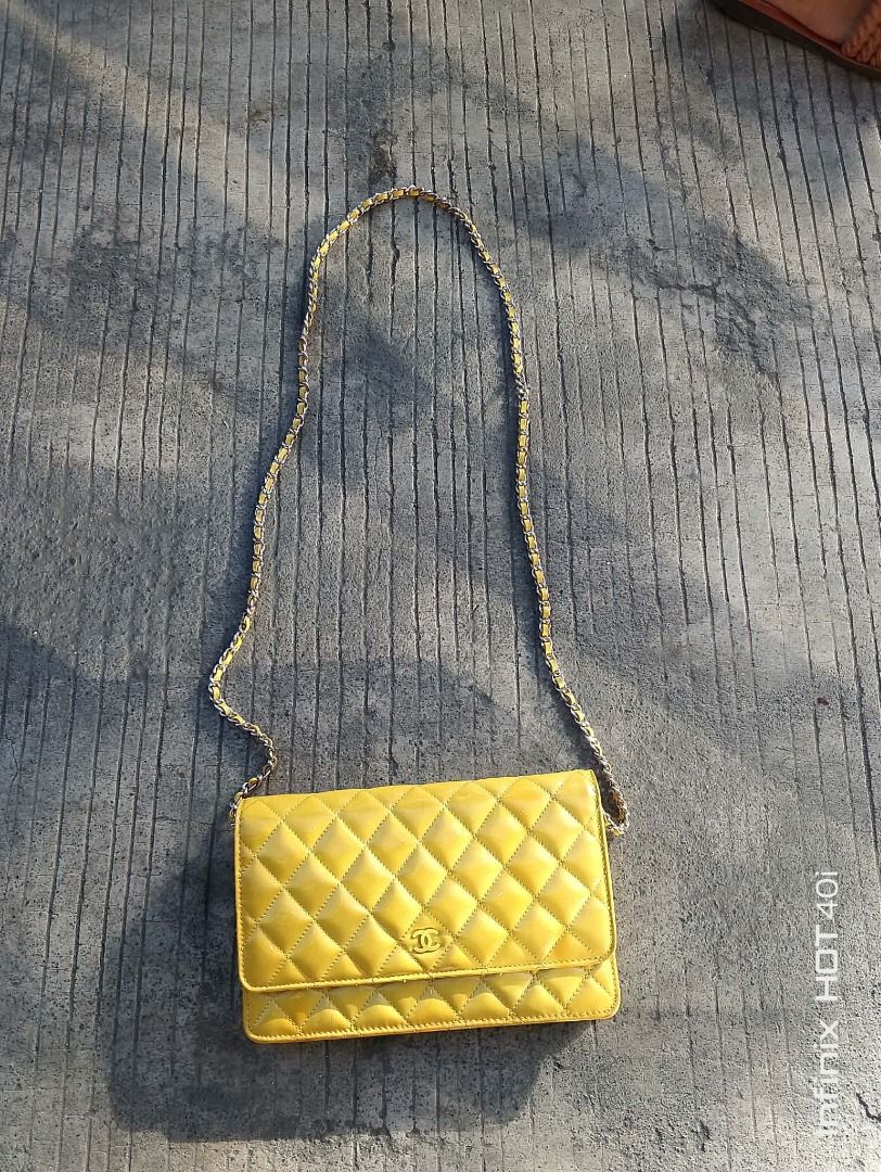 CHANEL WOC PATENT LEATHER (Category: Luxury Bags & Wallets) located in Bay. Submitted by bunyeaimeevanessa150 (Listing ID 1412169220, Image 1). Description: some wears.