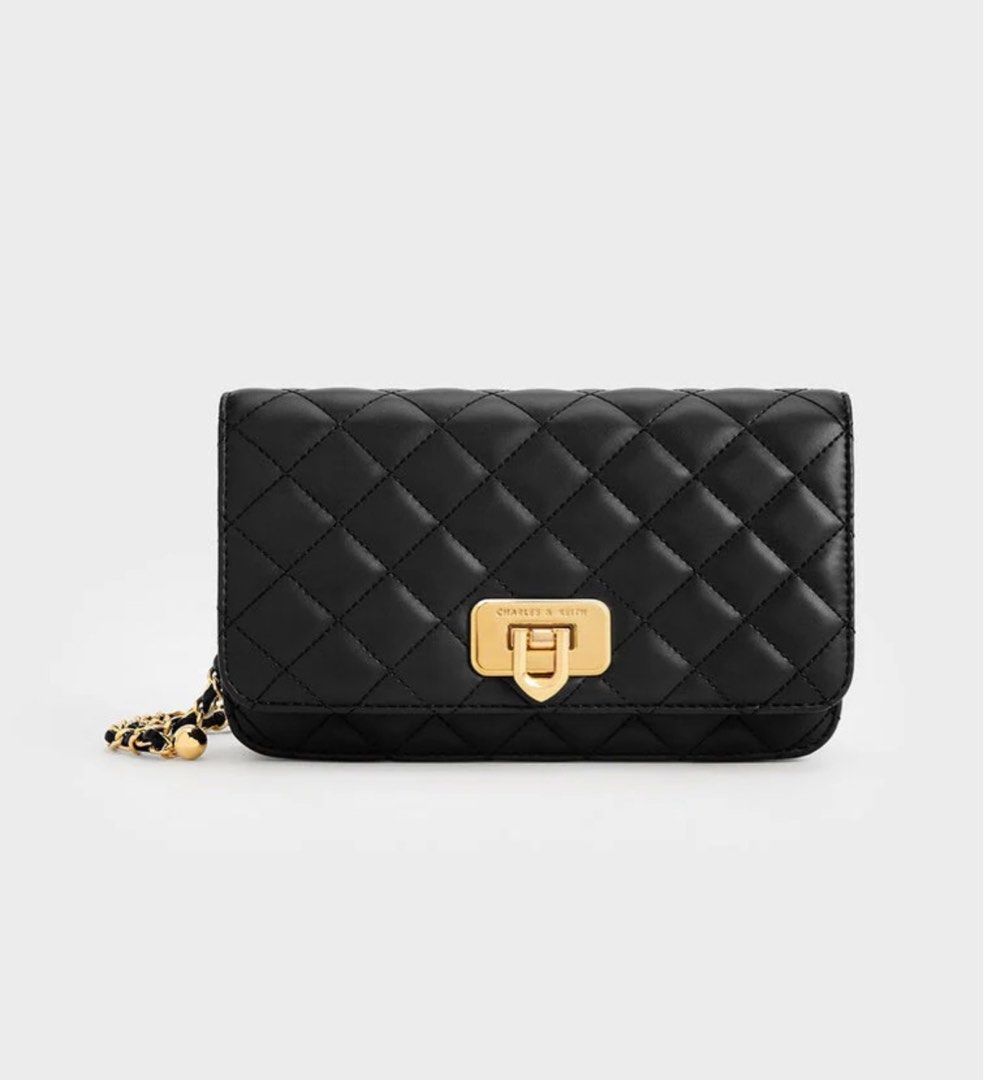 Charles & Keith Quilted Chain Bag (Category: Luxury Bags & Wallets) located in Masinloc. Submitted by em1997 (Listing ID 1412164821, Image 2). Description: may peeling siya sa side part since laging binubuksan at sara pero hindi noticeable. pm for photos.