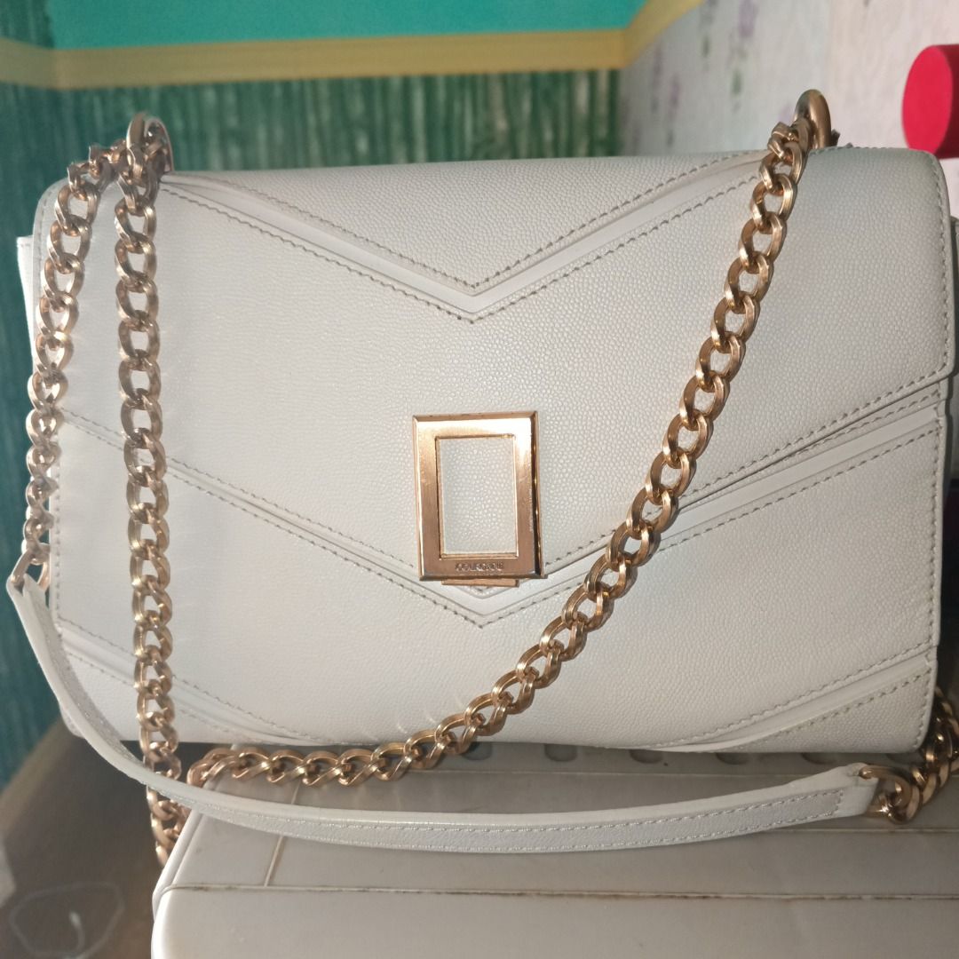 Convertible couronne (Category: Luxury Bags & Wallets) located in Trece Martires City. Submitted by sulit_buys (Listing ID 1412211762, Image 1). Description: In cream color fading on th hardware See pictures for details .