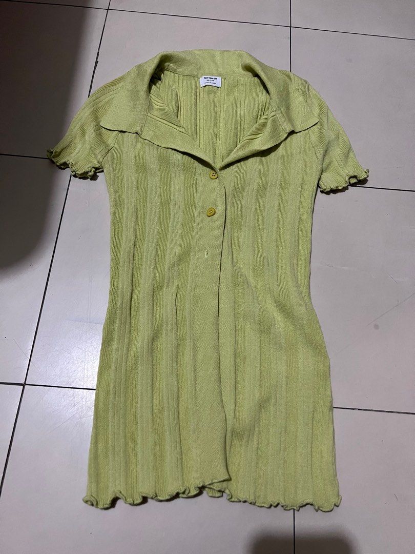 Cotton On Apple Green Top (Category: Blouses) located in Manila. Submitted by justlooking4clothes (Listing ID 1412321198, Image 1). Description: Used once RFS: Won’t use it anymore.