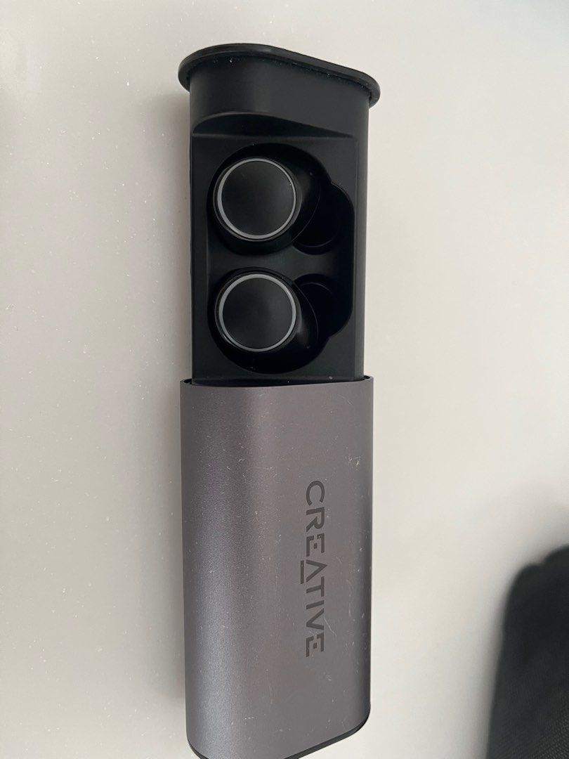Creative Earbuds with Charging Case65076138923906111
