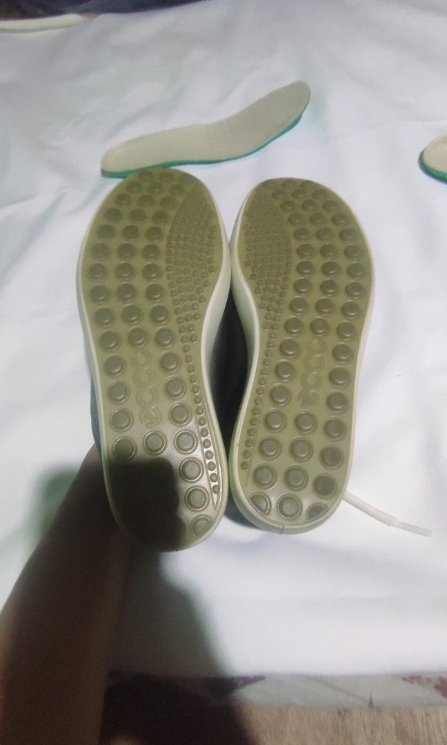 ecco original women shoes (Category: Shoe inserts) located in Caloocan City. Submitted by chani7878 (Listing ID 1412142156, Image 2). Description: ecco women sneakers soft 7 deep forest mettalic leather lace size 40EU 9US UK 7.