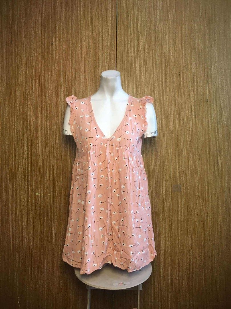 Floral V-Neck Dress (Category: Dresses) located in Caloocan City. Submitted by _misskaye (Listing ID 1412274782, Image 3). Description: - V-neck design - Floral pattern - Short sleeves with ruffle details - Available colors: orange, black, pink, white, yellow, powder blue - Lightweight fabric - Loose, flowing silhouette - Ideal for warm weather ⚜️ Location: Brgy. 167, Caloocan City ⚜️ MOD: J&T or LALAMOVE ⚜️ no cancellation/exchange/refund ⚜️ MOP