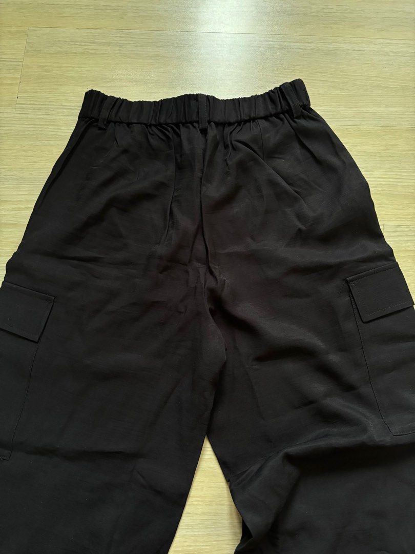 Forme Black Cargo Slacks Pants (Category: Jeans) located in Quezon City. Submitted by briesells (Listing ID 1412198961, Image 2). Description: RFS: Decluttering, doesn’t fit me. Negotiable! PM me (: Details: - Brand: for•me / forme - Size on tag: XS but fits size S-M - Color: black - Cargo style slacks: has two side pockets and two cargo pockets - Brand new WITH tag - No defects/issues. - No when worn pics. Does not fit me. See my account bio for