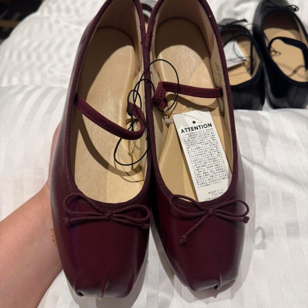 GU Ballet Flats - Maroon (Category: Flats & Sandals) located in Antipolo. Submitted by _secondchances (Listing ID 1412316394, Image 2). Description: - GU maroon ballet flats - Size L - Features strap and bow detail - Includes original tag -Size Large (24.5 CM).
