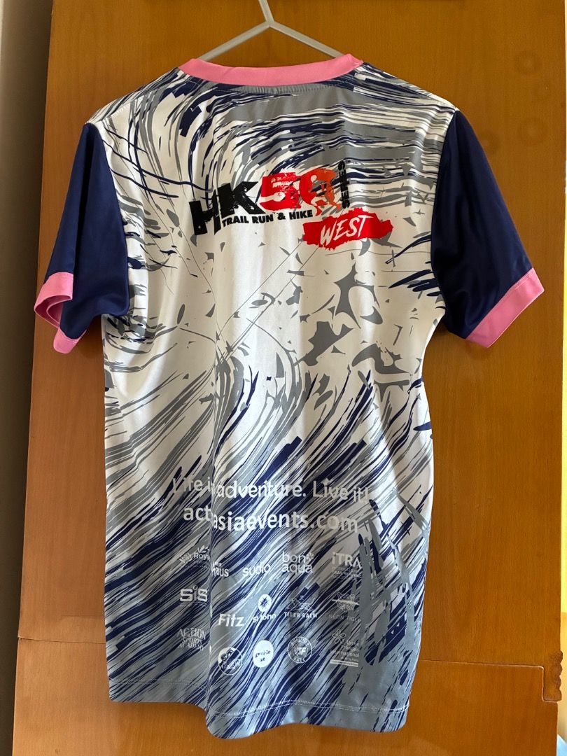HK 50 West Running T-shirt 運動T恤, 女裝, 上衣, T-shirt - Carousell