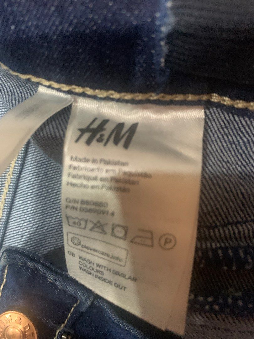 H&M Skinny Fit Jeans (Category: Babies & Kids Fashion) located in Manila. Submitted by chuchay28 (Listing ID 1412277723, Image 3). Description: - H&M dark blue skinny fit jeans - Features: - Two front pockets with zippers - Two back pockets - Size: EUR 152 (fits 11-12 years old) - Made in Pakistan.