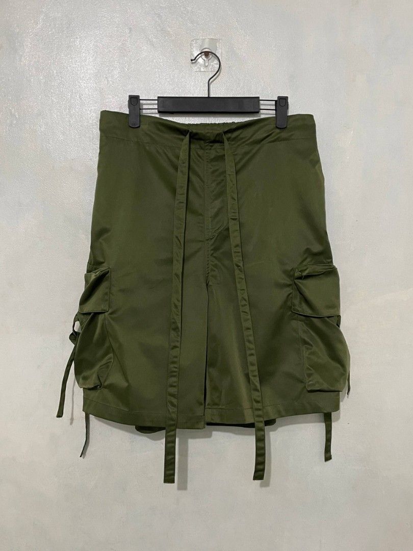 Japanese short (Category: Shorts) located in Manila. Submitted by kriddthrift (Listing ID 1412323643, Image 1). Description: Japanese short waistline: 30 - 34 Length: 21 Hem: 12.5 no issue Good as new look alike lang sa last pic claim: 850.