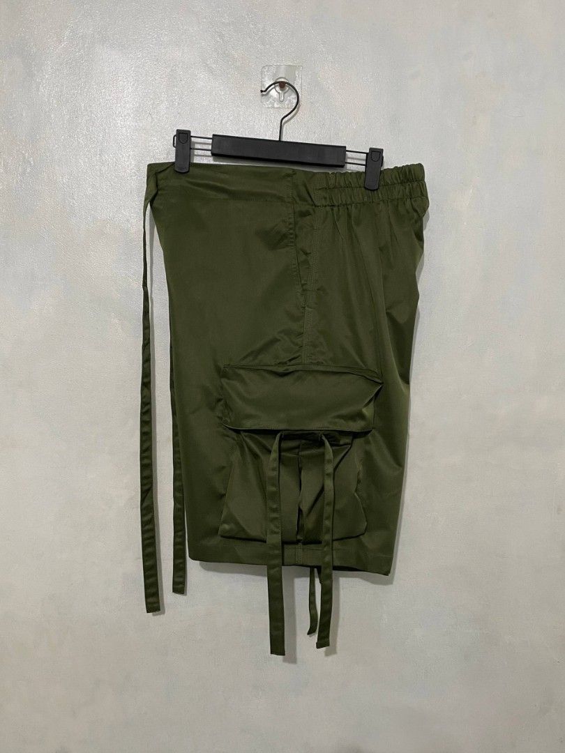 Japanese short (Category: Shorts) located in Manila. Submitted by kriddthrift (Listing ID 1412323643, Image 2). Description: Japanese short waistline: 30 - 34 Length: 21 Hem: 12.5 no issue Good as new look alike lang sa last pic claim: 850.
