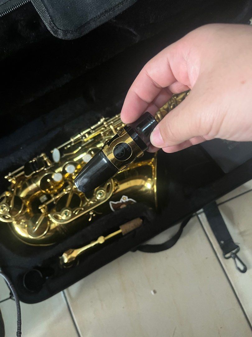 LAIIMAN Alto saxophone with one extra reed (Category: Musical Instruments) located in Manila. Submitted by kiro.sovi (Listing ID 1412154232, Image 2). Description: Includes one case and an extra reed.