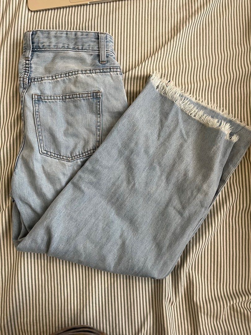 Light Blue Denim Jeans (Category: Jeans) located in Paranaque City. Submitted by mandsss21 (Listing ID 1412194492, Image 2). Description: - Light blue denim jeans - Straight leg cut - Button and zipper closure - Two front pockets - Two back pockets - Frayed hemline - Light wash denim.