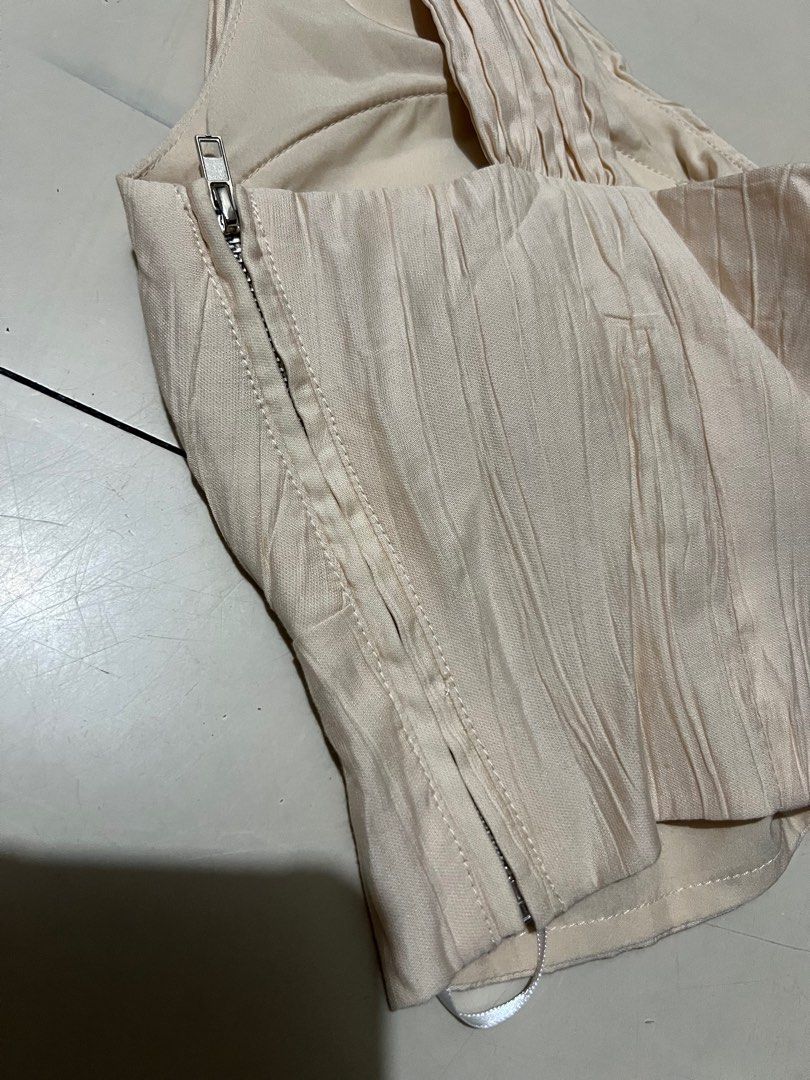 Love Bonito Cropped Top (Padded) (Category: Sleeveless) located in Manila. Submitted by justlooking4clothes (Listing ID 1412321662, Image 3). Description: RFS doesn’t fit. Washed never used. Peachy beige.