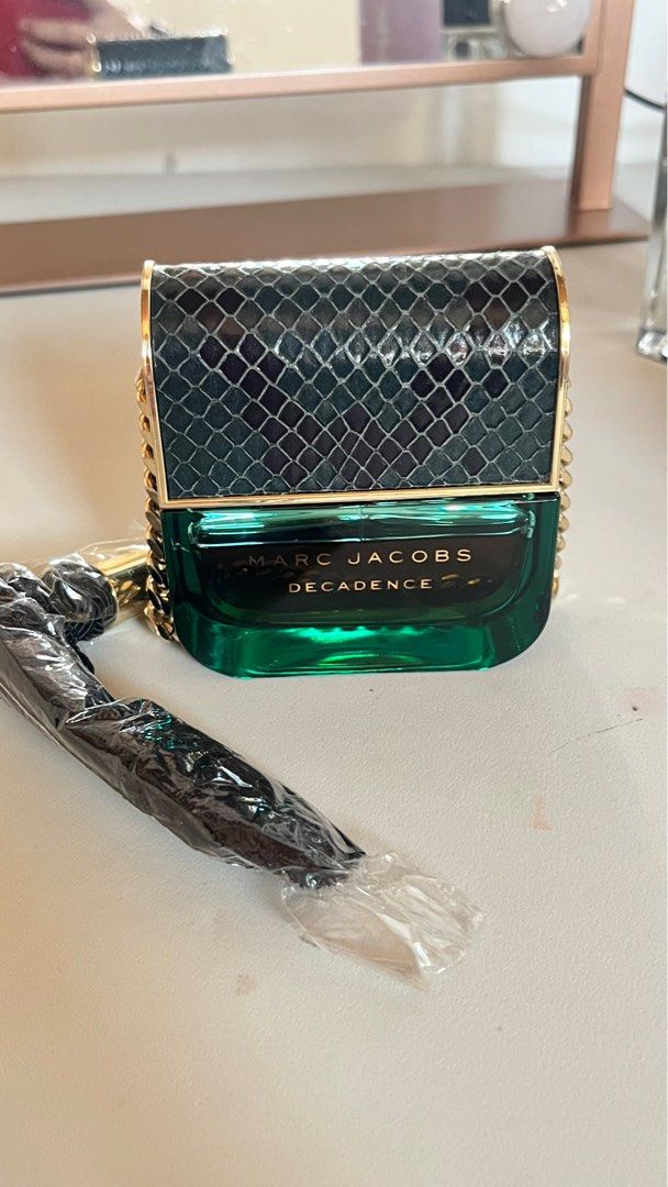 Marc Jacobs Decadence 50mL (Category: Looking For) located in Manila. Submitted by hellostellaa (Listing ID 1412206793, Image 2). Description: AUTHENTIC GALING USA Rfs: tambak lang, may konting bawas.