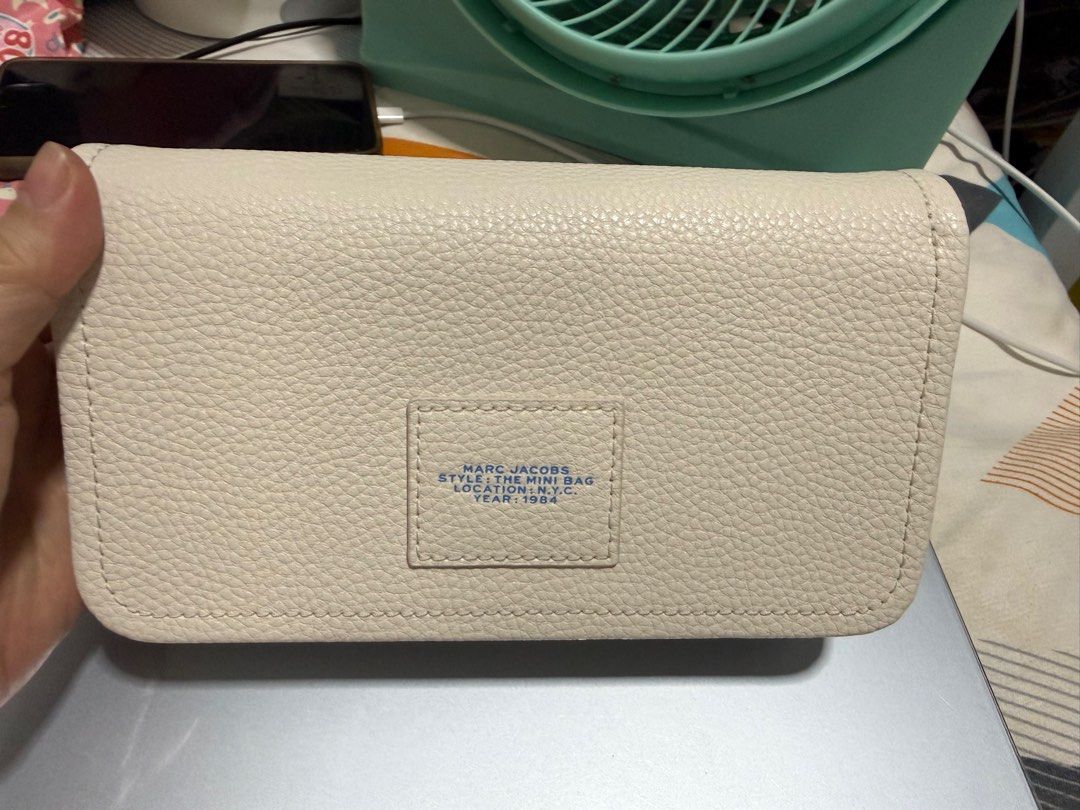 Marc Jacobs The Mini Bag (Category: Luxury Bags & Wallets) located in Cavite. Submitted by tripleKgels (Listing ID 1412176423, Image 2). Description: Like new and complete.