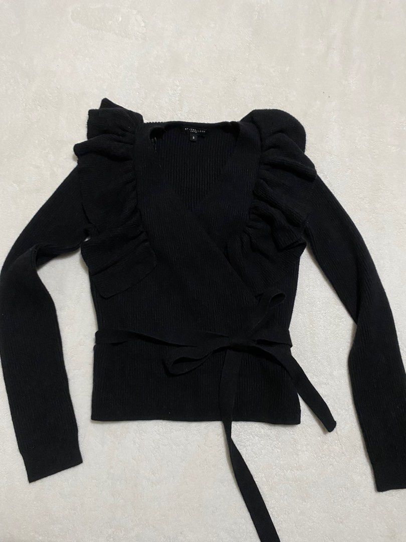 My Jewellery Black Wrap Top (Category: Blouses) located in Naga. Submitted by cozydapper (Listing ID 1412192623, Image 1). Description: - My Jewellery black wrap top - Size: S - Features a flattering V-neckline - Long sleeves - Stylish tie closure at the waist - Delicate ruffle detailing on the front and sleeves.