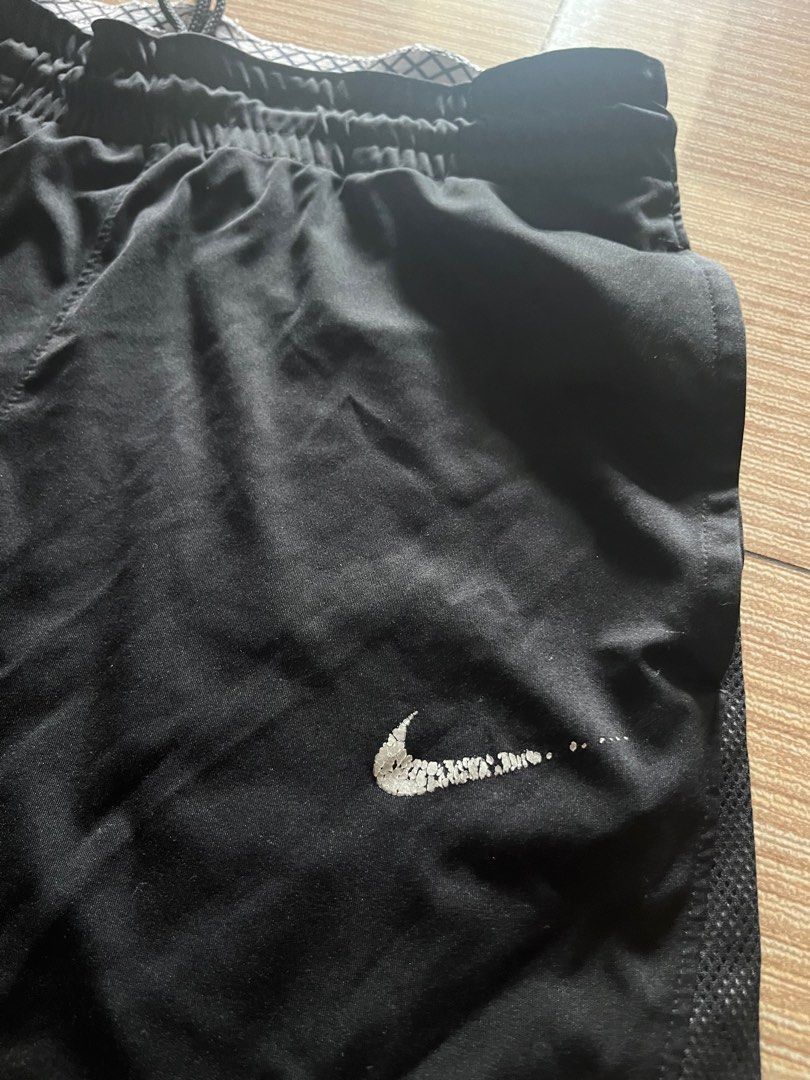 Nike Elite Basketball Shorts (Category: Shorts) located in Pasay City. Submitted by thejunkclosetph (Listing ID 1412160210, Image 3). Description: Nike elite basketball shorts Size S on tag 15x18.5 Issue: crack prints Buyer shoulders shipping/delivery fee.