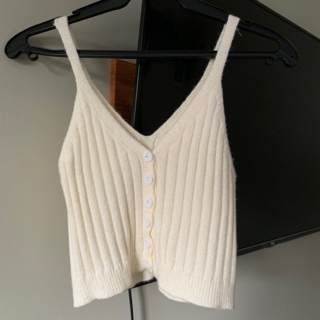 Off White / Cream Knitted Sleeveless Top (Category: Blouses) located in Manila. Submitted by farfromregularco (Listing ID 1412307390, Image 2). Description: Off White / Cream Knitted Sleeveless Top Never worn, only washed RFS: doesn't suit me Size: Fits S - M Delivery Details: 📍MOA Pasay, Manila Payment: BPI / Gcash / COD Message me for meetups Shipping: Grab / Lalamove / MrSpeedy Message me for meetups. (LRT, MRT, Major Landmarks) Shipping must