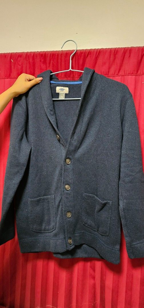 Old Navy Cardigan - Navy Blue (Category: Coats, Jackets and Outerwear) located in Plaridel. Submitted by _bbbfamous (Listing ID 1412162105, Image 1). Description: - Old Navy navy blue cardigan - Button-up front - Two front pockets - Long sleeves - Collared neckline - Made of soft, knit material - Size tag visible.
