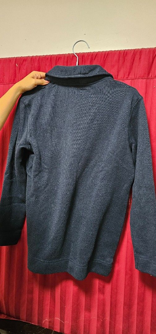 Old Navy Cardigan - Navy Blue (Category: Coats, Jackets and Outerwear) located in Plaridel. Submitted by _bbbfamous (Listing ID 1412162105, Image 2). Description: - Old Navy navy blue cardigan - Button-up front - Two front pockets - Long sleeves - Collared neckline - Made of soft, knit material - Size tag visible.