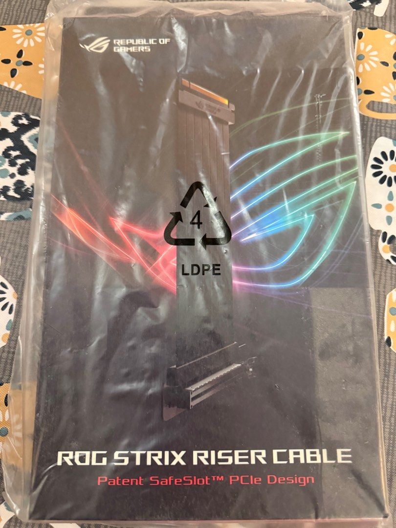 ROG STRIX RISER CABLE （分類：電腦線、轉接線及轉換器）位於 Hong Kong。 由 henrietta422 提交（商品編號 1412210263，圖片 1）。簡介： 全新未用，只限順豐到付。