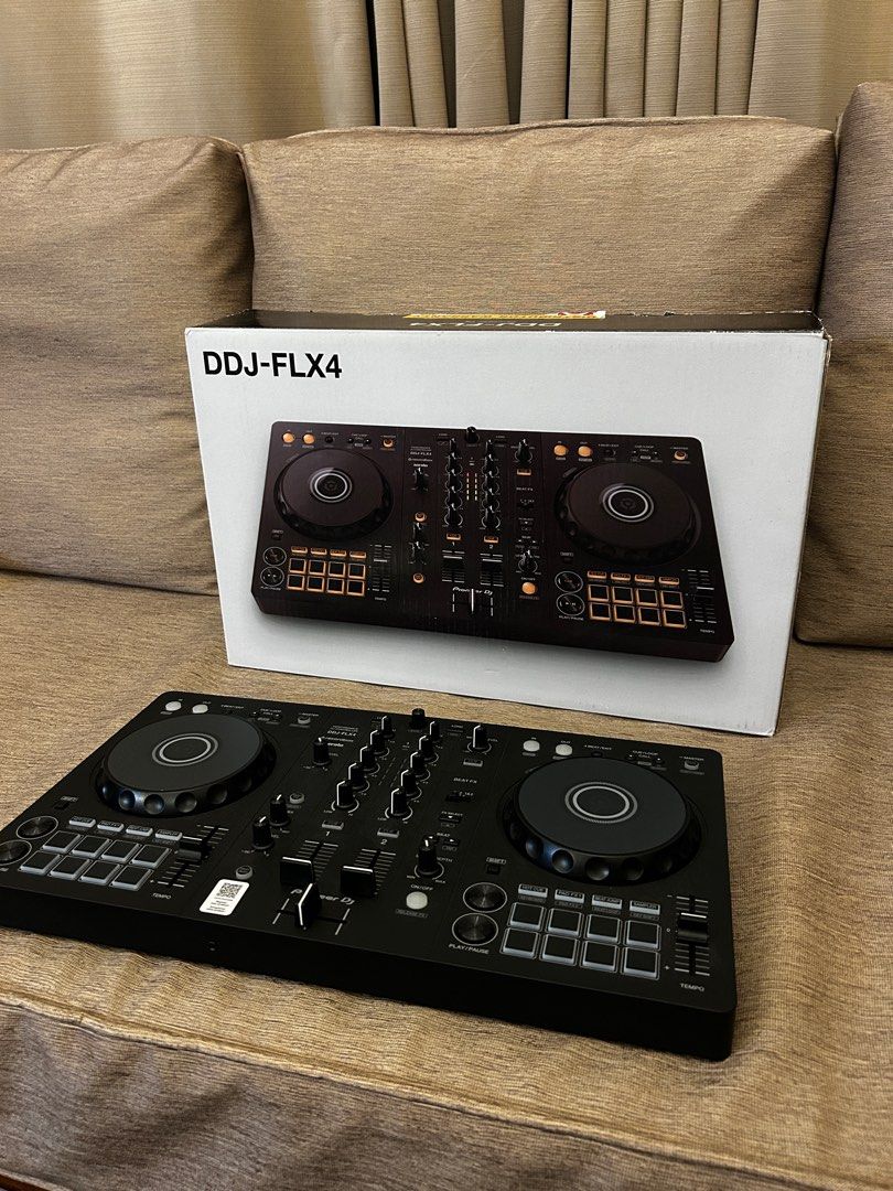 RUSH FS Pioneer DJ DDJ-FLX4 DJ Controller (Category: Other Audio Equipment) located in San Fernando. Submitted by Al-Vince (Listing ID 1412320174, Image 1). Description: - Pioneer DJ DDJ-FLX4 DJ controller - Stylish black design with gold accents - Features two jog wheels, mixer section, and performance pads - Comes with the original box, type c cable and warranty - Designed for use with DJ software (rekordbox / virtual dj) MEETUP around SF Pampa