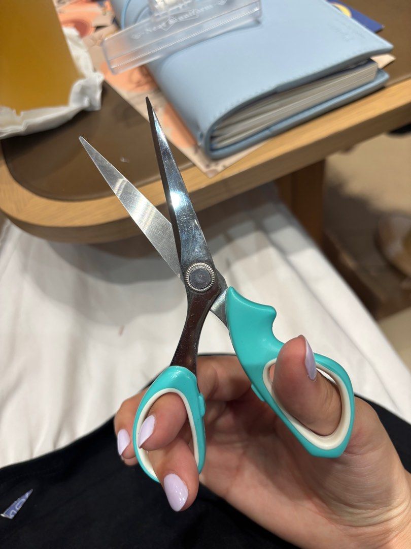 Scissors (Category: Everything Else) located in Singapore. Submitted by pidove2333 (Listing ID 1412239124, Image 1). Description: Brand new left handed scissors… bought from daiso 10min ago… didn’t realised…. .