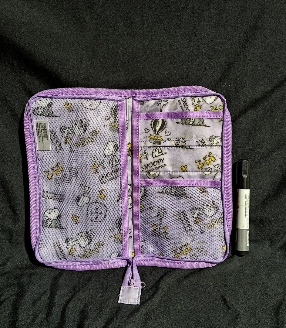 Snoopy Ichiban Kuji Multi Case Purple (Category: Wallets & Card holders) located in Compostela. Submitted by buenaflora04681 (Listing ID 1412245641, Image 2). Description: like new condition no papertag.
