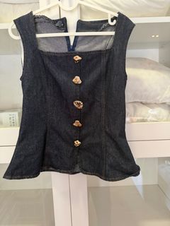 (Category: ) located in . Submitted by destashingmycloset (Listing ID 1412233559, Image 1). Description: .