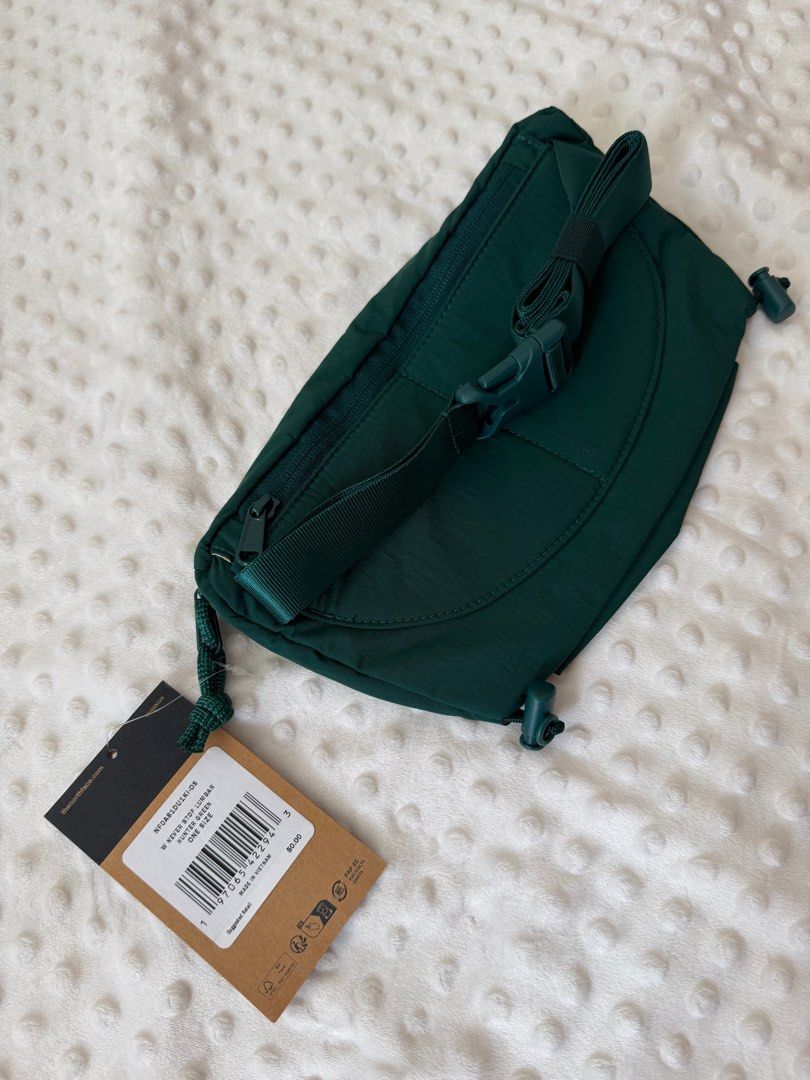 The North Face Waist Bag (Category: Backpacks) located in Malabon City. Submitted by qfayeeeee (Listing ID 1412188456, Image 2). Description: - The North Face waist bag - Color: Dark Green - Main compartment with zipper closure - Adjustable strap - Drawstring closure - The North Face logo patch - Includes original tags - Lined interior.