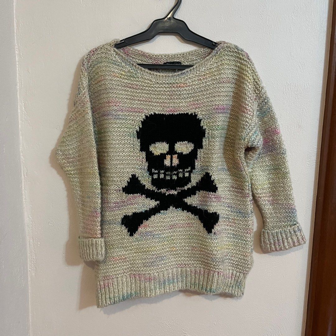 Topshop Skull Knitted Sweater Multicolored (Category: Coats, Jackets and Outerwear) located in Marikina City. Submitted by jamieas (Listing ID 1412209483, Image 2). Description: .