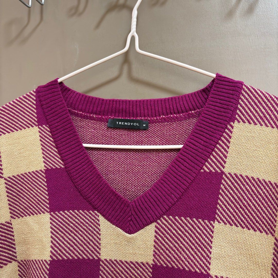 Trendyol Zalora Checkered V-Neck Vest Medium (Category: Sleeveless) located in Balanga. Submitted by heyyletsdeclutter (Listing ID 1412201494, Image 2). Description: - Trendyol vest from Zalora - V-neck design - Checkered pattern (purple & beige) - Sleeveless - Cropped length - Size: M - Knit material.