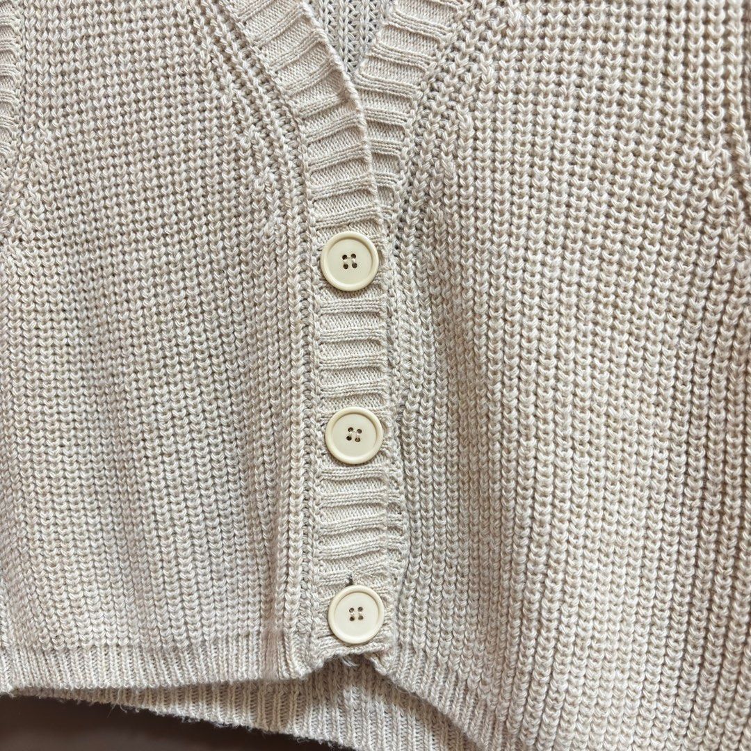 Trendyol Zalora Knit Vest Medium (Category: Sleeveless) located in Balanga. Submitted by heyyletsdeclutter (Listing ID 1412200584, Image 2). Description: - Trendyol knit vest from Zalora - Neutral beige color - V-neck design - Button-down closure - Sleeveless - Ribbed texture - Versatile for layering.