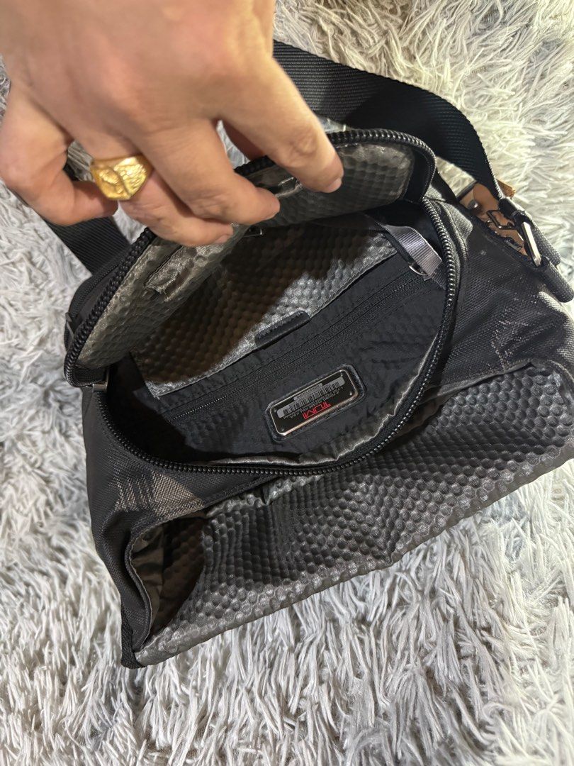 tumi shoulder bag alpha bravo beale crossbody (Category: Announcements) located in Davao. Submitted by Noel27 (Listing ID 1412281752, Image 3). Description: for sale tumi shoulder bag alpha bravo beale crossbody no issue excellent condition 8500 location:davao city.