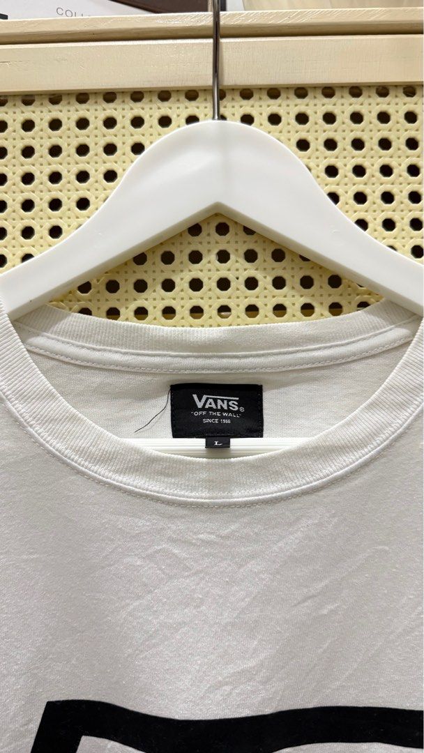 Van (Category: Tshirts & Polo Shirts) located in Kuala Terengganu. Submitted by teh_bundle (Listing ID 1412156850, Image 3). Description: van Pit 22/30 Cond 9/10 .