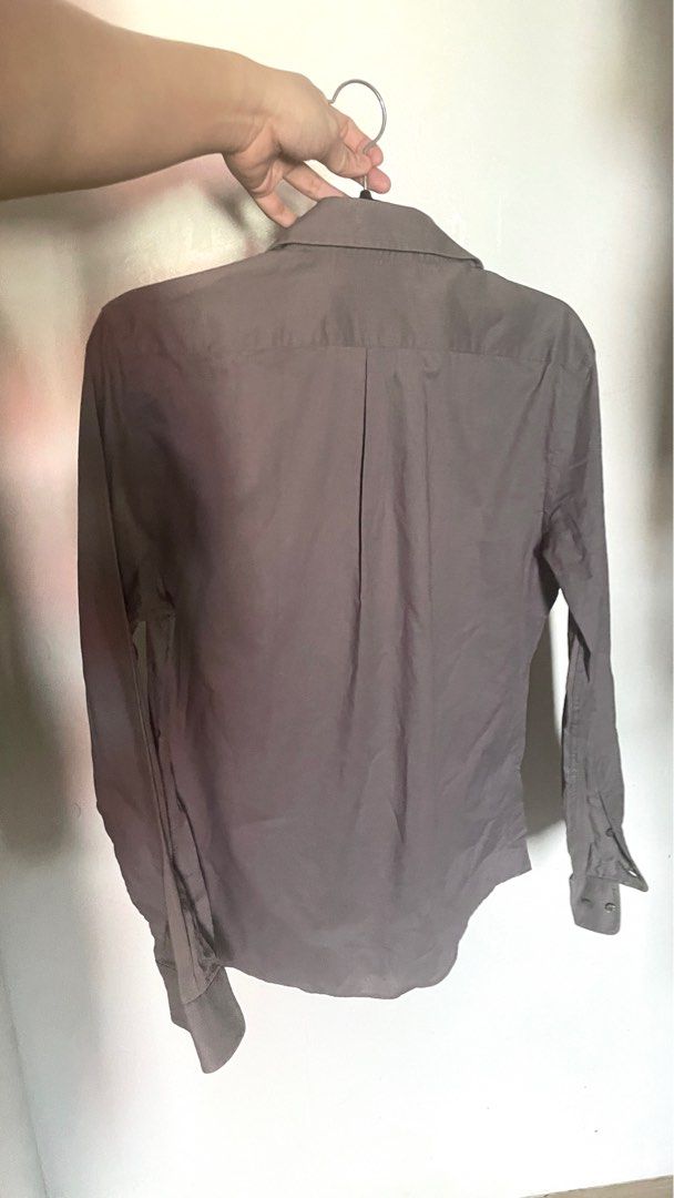 Wharton Executive Blue Chip Gray Long Sleeves (Category: Formal Shirts) located in Manila. Submitted by miafagg0th (Listing ID 1412188895, Image 2). Description: - Wharton Executive long-sleeved shirt - Solid gray color - Button-down front - Classic collar.