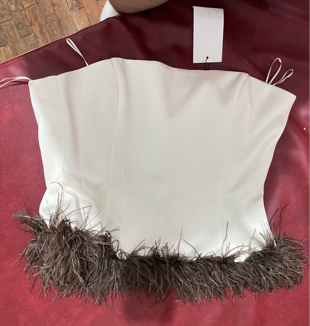 Zara Feather Trim Corset Top - XL (Category: Others Tops) located in Paranaque City. Submitted by ysaclutters (Listing ID 1412270087, Image 3). Description: - Zara corset top bought in Hong Kong - Size: XL - Features: - Flattering silhouette - Feather trim - Back zipper closure - Delicate straps - Original price: HK$799 (PHP 6,038).