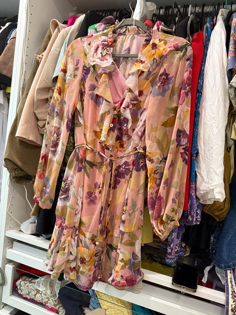 Zara Floral Dress (Category: Dresses) located in Paranaque City. Submitted by larabnew (Listing ID 1412260502, Image 3). Description: Bought in Dubai for 4300 Selling at 1300 Used once for photo shoot.