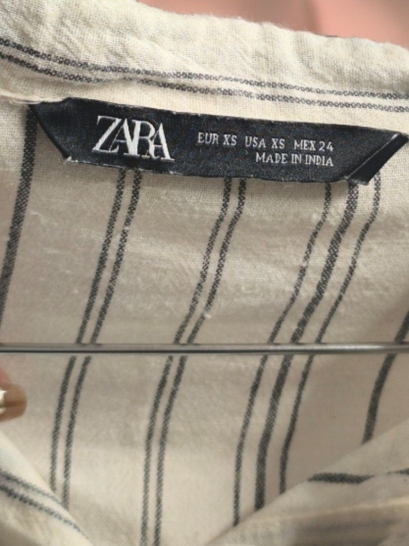 Zara Striped Cropped Top (Category: Blouses) located in Marikina City. Submitted by vaughnify (Listing ID 1412300898, Image 2). Description: Zara cropped top - Striped design - Short sleeves - Button-down front - Tie waist detail - Neutral color palette -Size XS - S 📍Marikina Location.