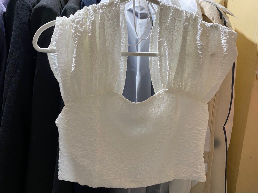 Zara Textured Top - XS (Category: Blouses) located in Pasay City. Submitted by _jkching (Listing ID 1412269714, Image 1). Description: - Zara white textured top - Open back design - Cap sleeves - Size: XS - Made in Turkey - Stylish and versatile.