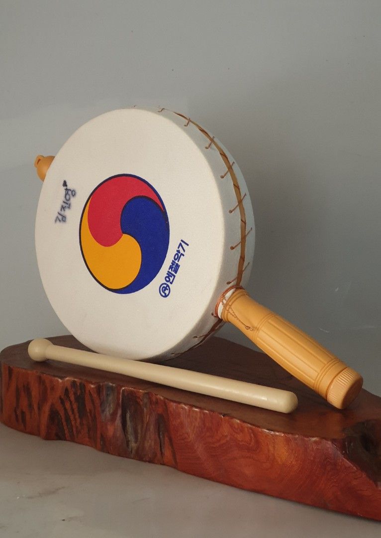 2pcs Korean Hand Drum (Category: Musical Instruments) located in Las Pinas. Submitted by oldsthetics (Listing ID 1412451375, Image 2). Description: 2pcs Korean Hand Drum Use as props and for school performance Playable condition 1 stick With cosmetic flaws that doesn't affect performance Detailed realtime photos/video are available for a closer look Selling 2pcs for only 320🔖 Location Las pinas --📌 MUST READ Before Messaging 📌-- 🔸️Price is po