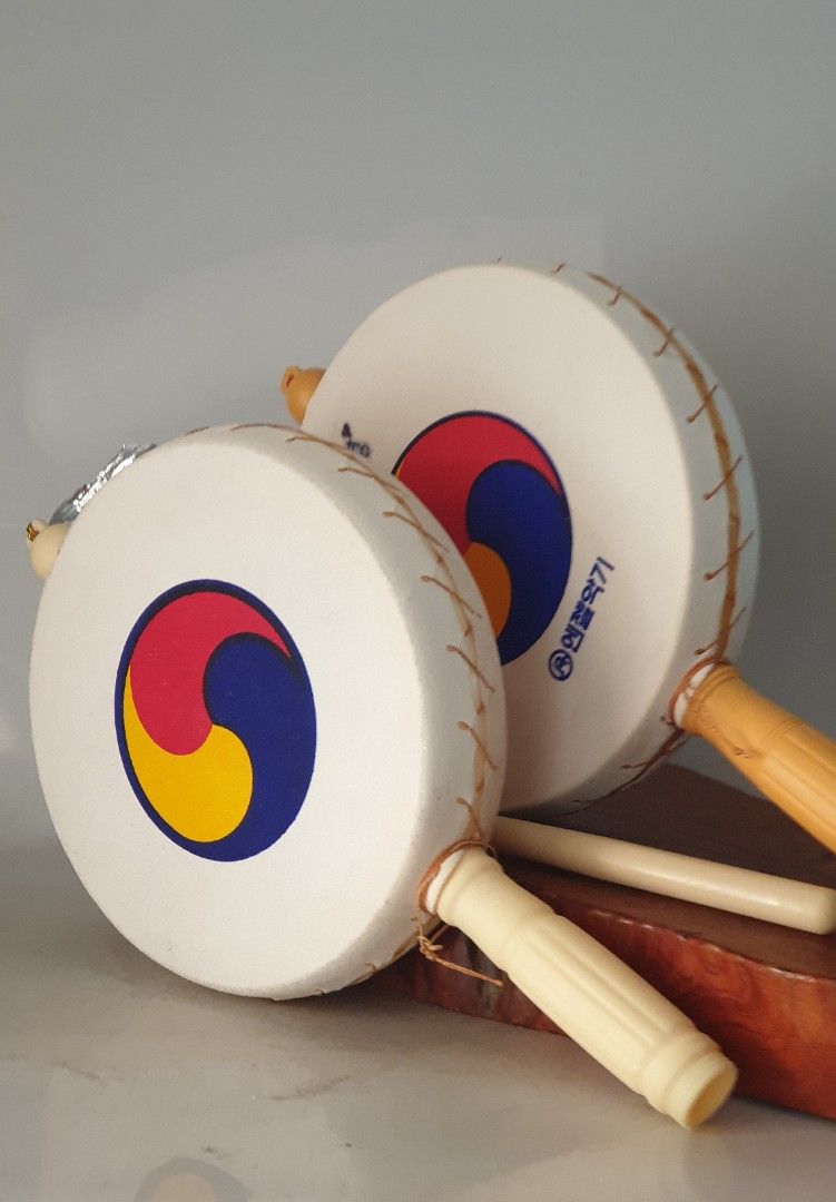 2pcs Korean Hand Drum (Category: Musical Instruments) located in Las Pinas. Submitted by oldsthetics (Listing ID 1412451375, Image 1). Description: 2pcs Korean Hand Drum Use as props and for school performance Playable condition 1 stick With cosmetic flaws that doesn't affect performance Detailed realtime photos/video are available for a closer look Selling 2pcs for only 320🔖 Location Las pinas --📌 MUST READ Before Messaging 📌-- 🔸️Price is po