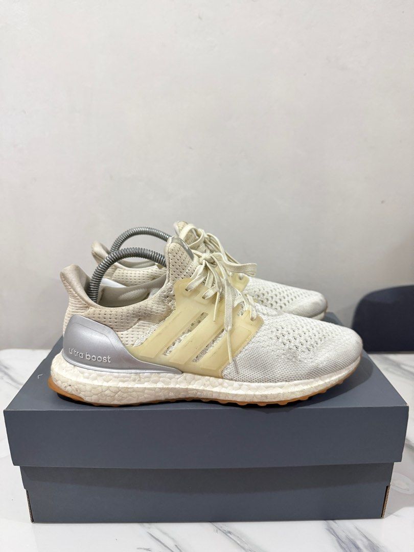 Adidas Ultra Boost Size US 8 Womens (Category: Sneakers) located in Las Pinas. Submitted by adcollect (Listing ID 1412331997, Image 1). Description: Adidas Ultra Boost sneakers - Color: White - Size: US 8 Womens - Just needs Cleaning - Bought from Adidas Shop Orig price: 9.5k Selling Price: 5k Rfs. Declut/upgrade Loc: Las Pinas .